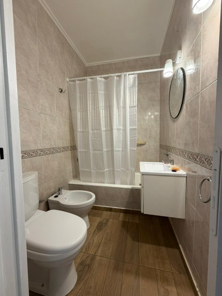 Venta Departamento 2 ambientes con balcon a la calle, reciclado y amoblado