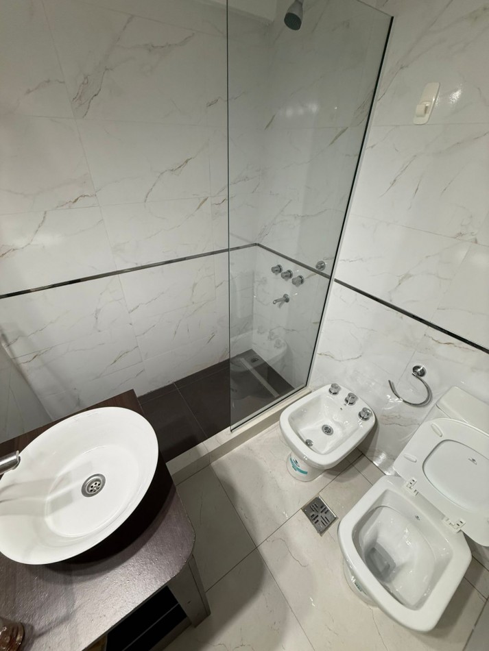 Venta Departamento 3 ambientes a la calle con Balcon corrido