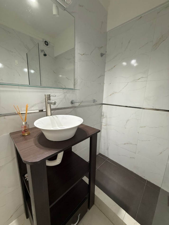 Venta Departamento 3 ambientes a la calle con Balcon corrido