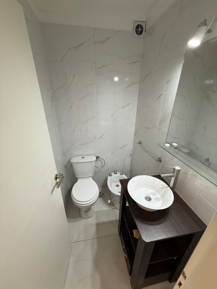 Venta Departamento 3 ambientes a la calle con Balcon corrido