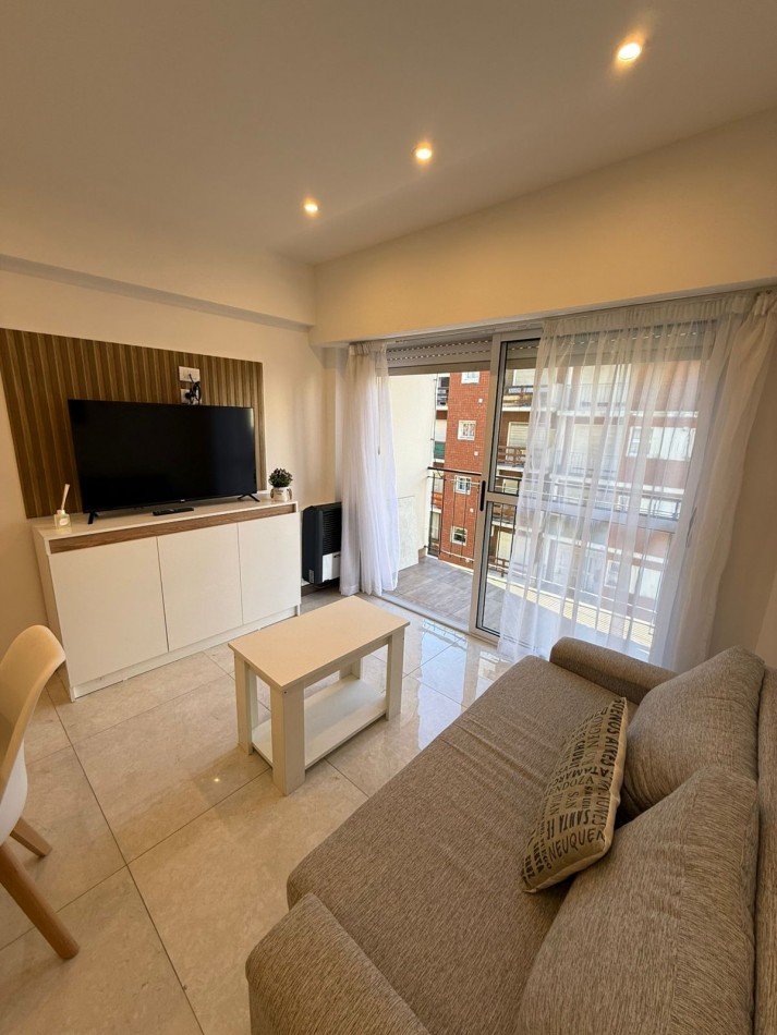 Venta Departamento 3 ambientes a la calle con Balcon corrido