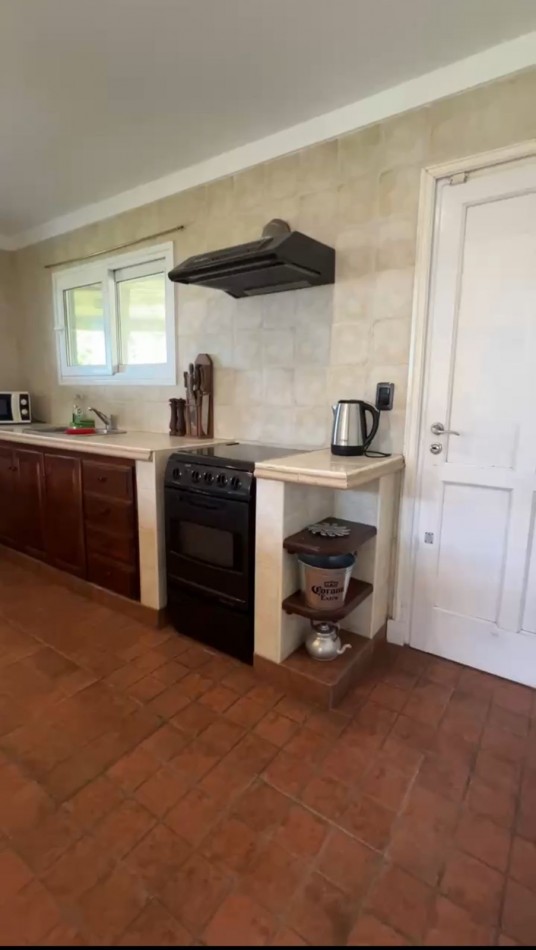 VENTA CASA 3 AMBIENTES A 150 METROS DEL MAR-