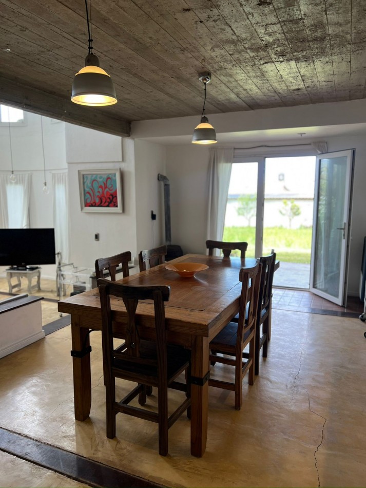 VENTA CASA 3 AMBIENTES A 150 METROS DEL MAR-