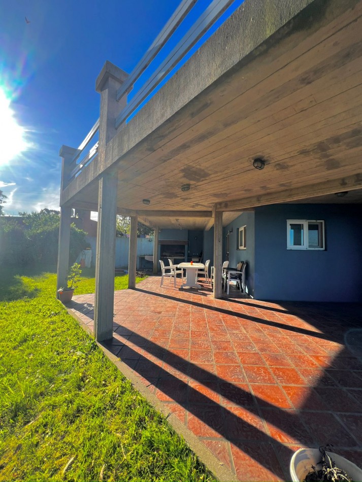 VENTA CASA 3 AMBIENTES A 150 METROS DEL MAR-