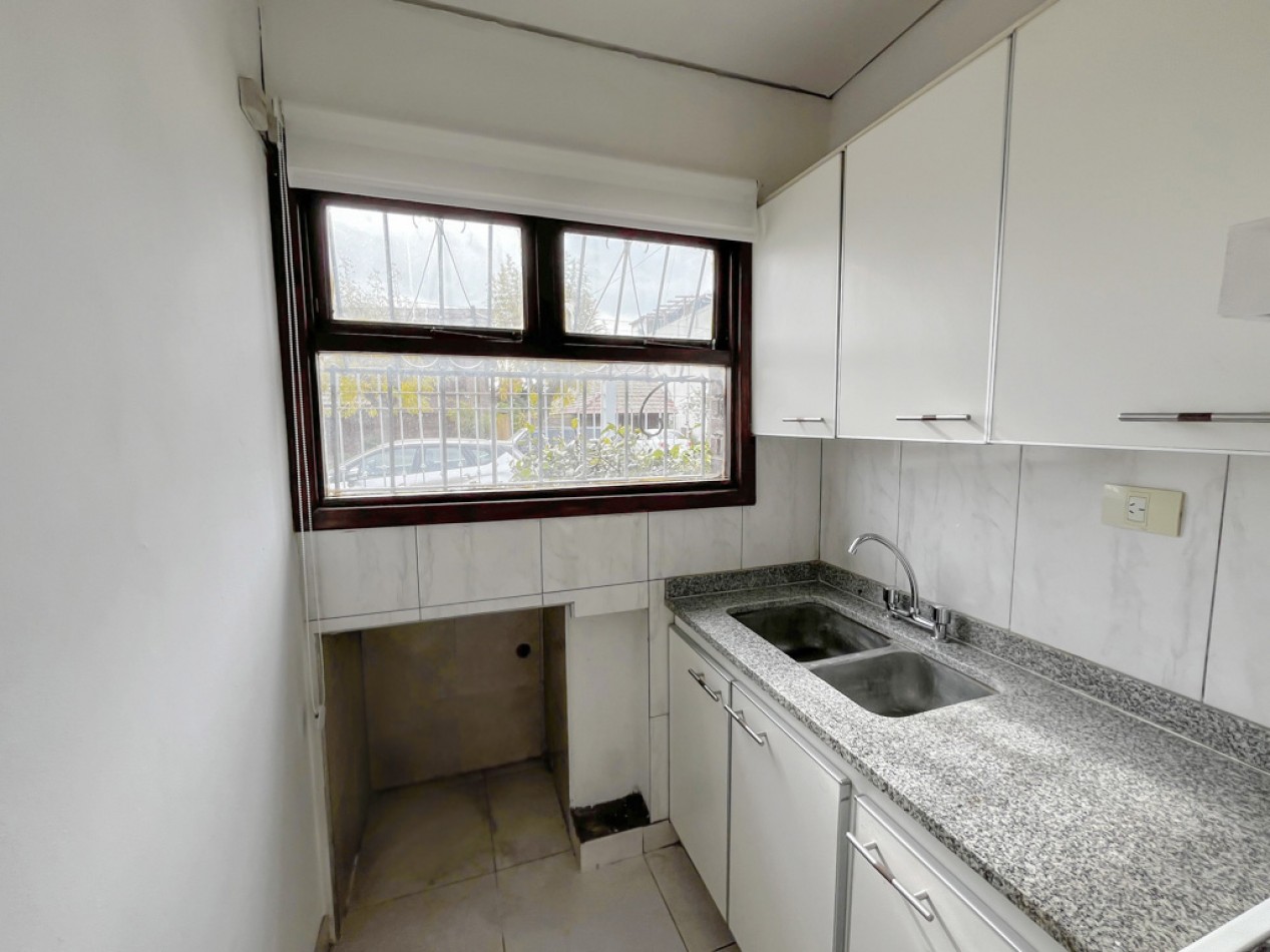 Venta casa 3 ambientes y dependencia Los Pinares