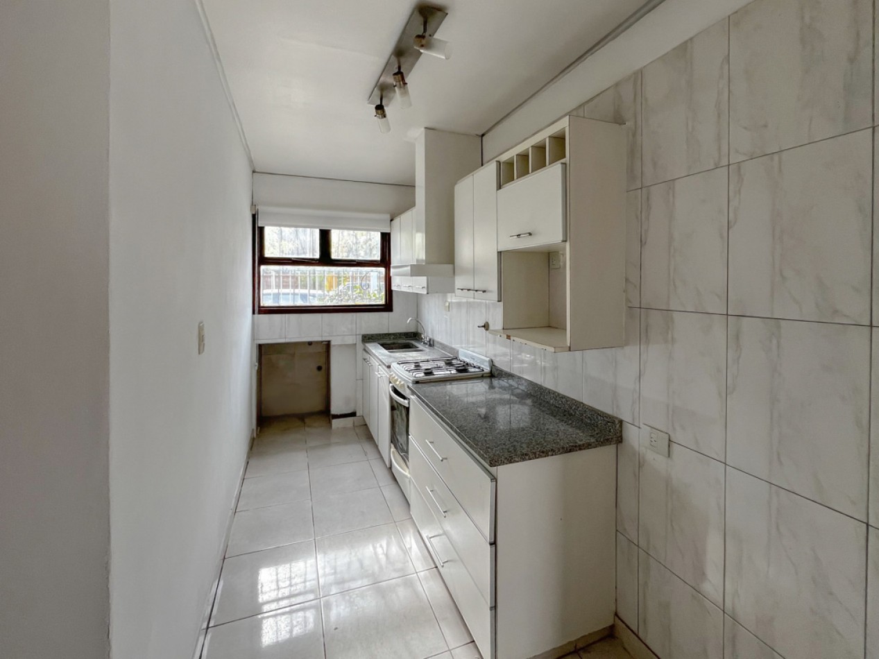 Venta casa 3 ambientes y dependencia Los Pinares