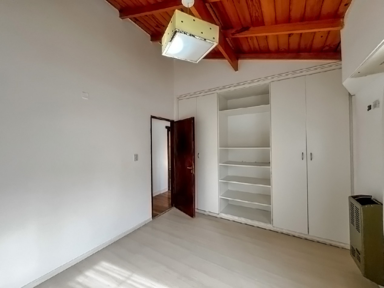 Venta casa 3 ambientes y dependencia Los Pinares