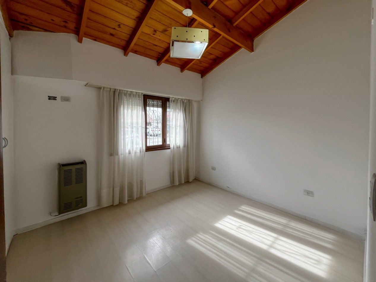Venta casa 3 ambientes y dependencia Los Pinares