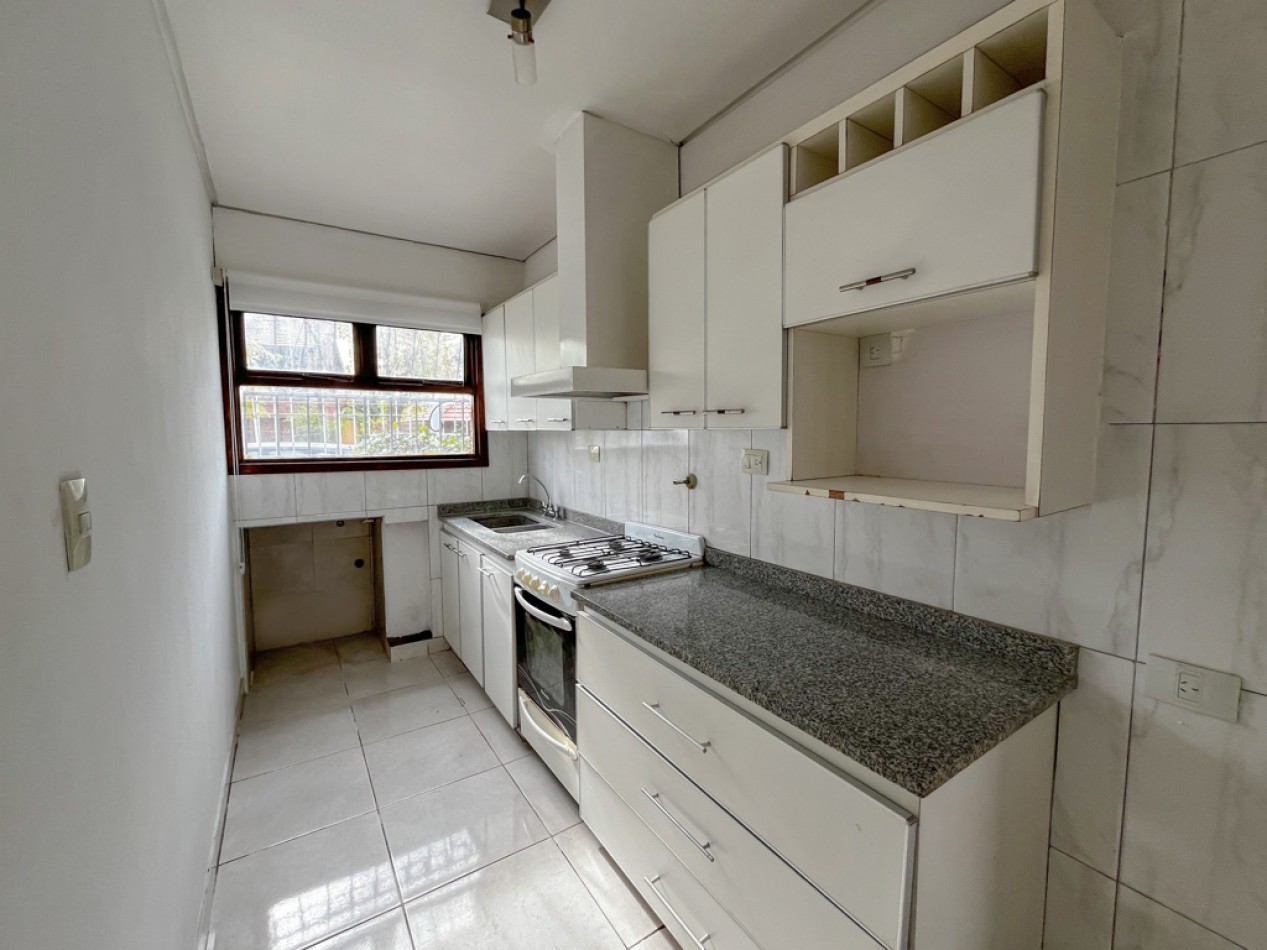 Venta casa 3 ambientes y dependencia Los Pinares