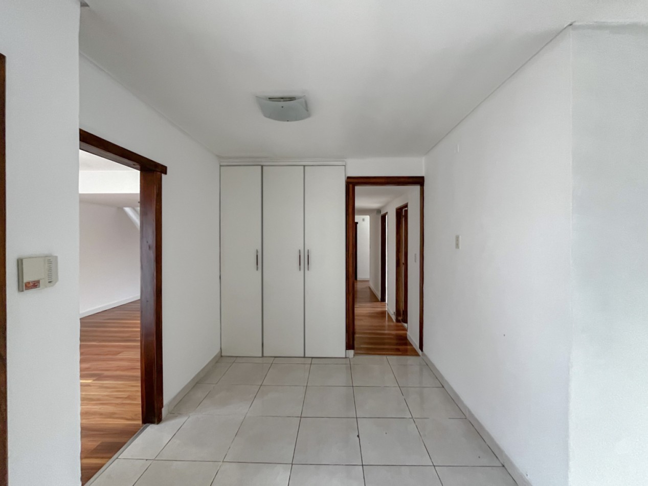Venta casa 3 ambientes y dependencia Los Pinares