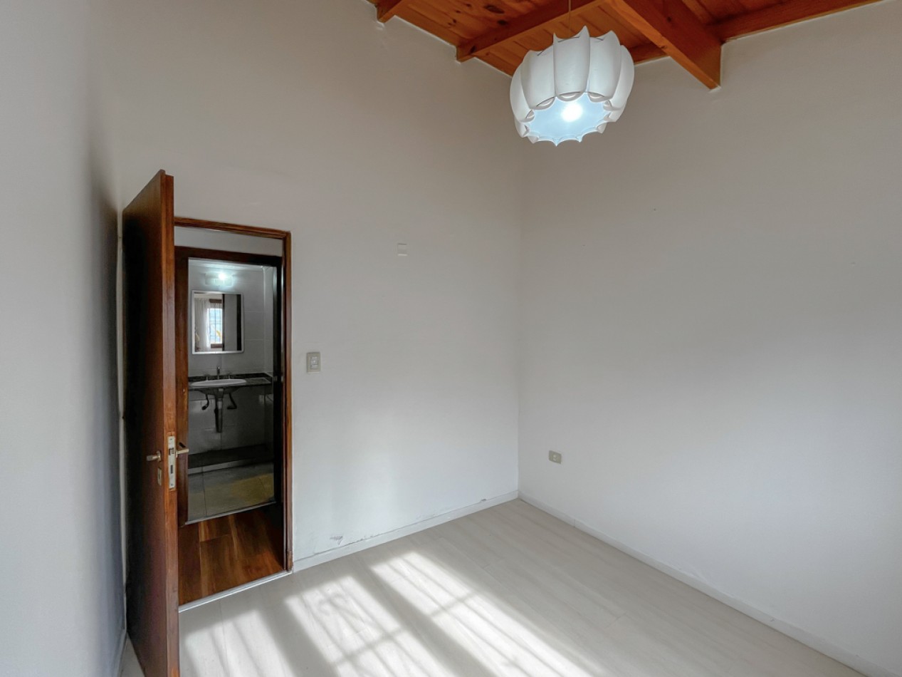 Venta casa 3 ambientes y dependencia Los Pinares