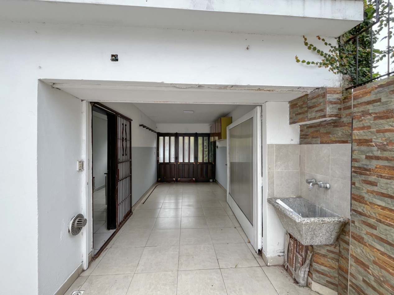 Venta casa 3 ambientes y dependencia Los Pinares