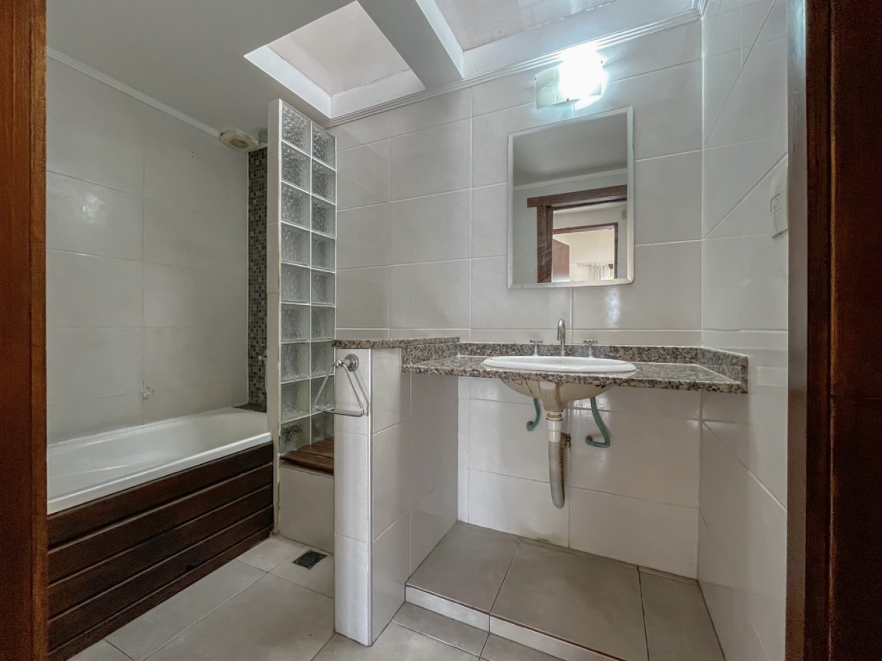 Venta casa 3 ambientes y dependencia Los Pinares