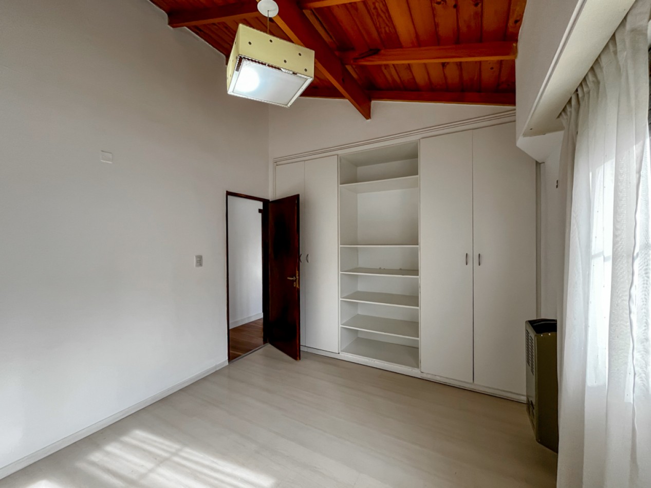Venta casa 3 ambientes y dependencia Los Pinares