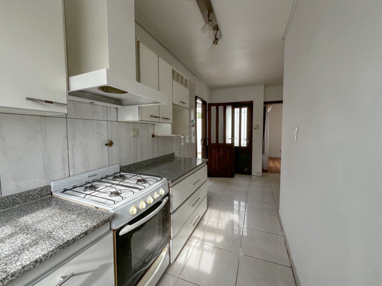 Venta casa 3 ambientes y dependencia Los Pinares