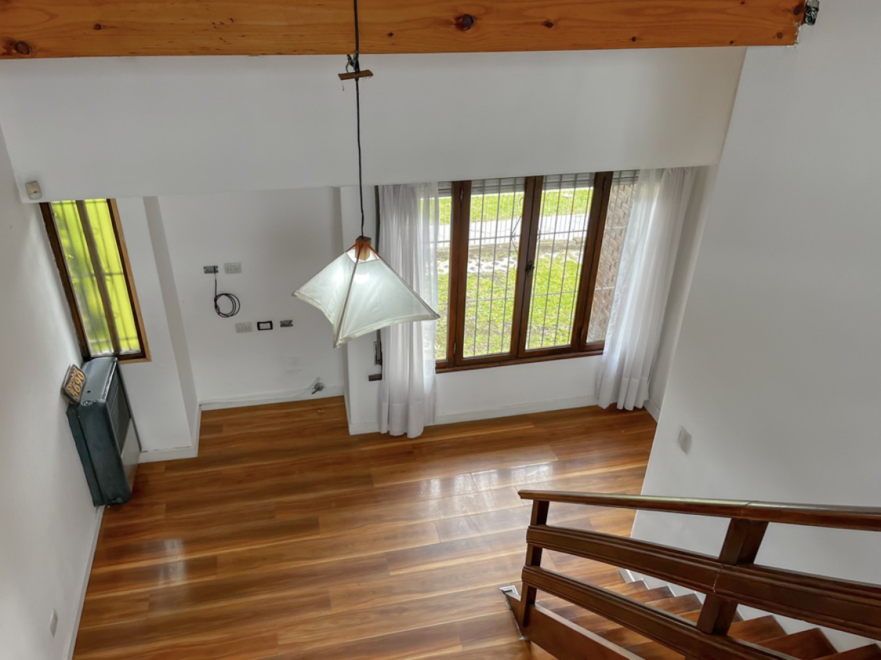 Venta casa 3 ambientes y dependencia Los Pinares
