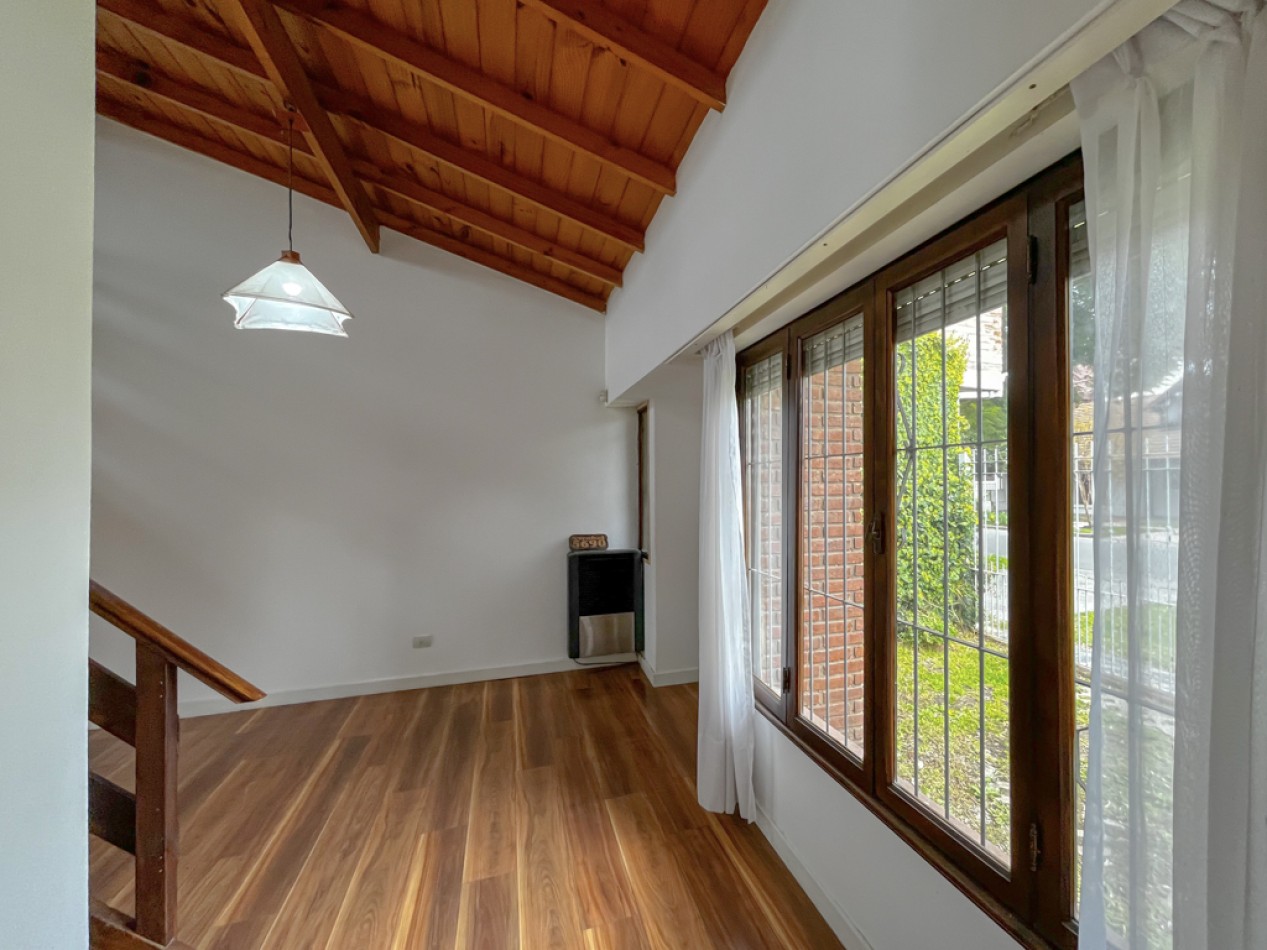 Venta casa 3 ambientes y dependencia Los Pinares