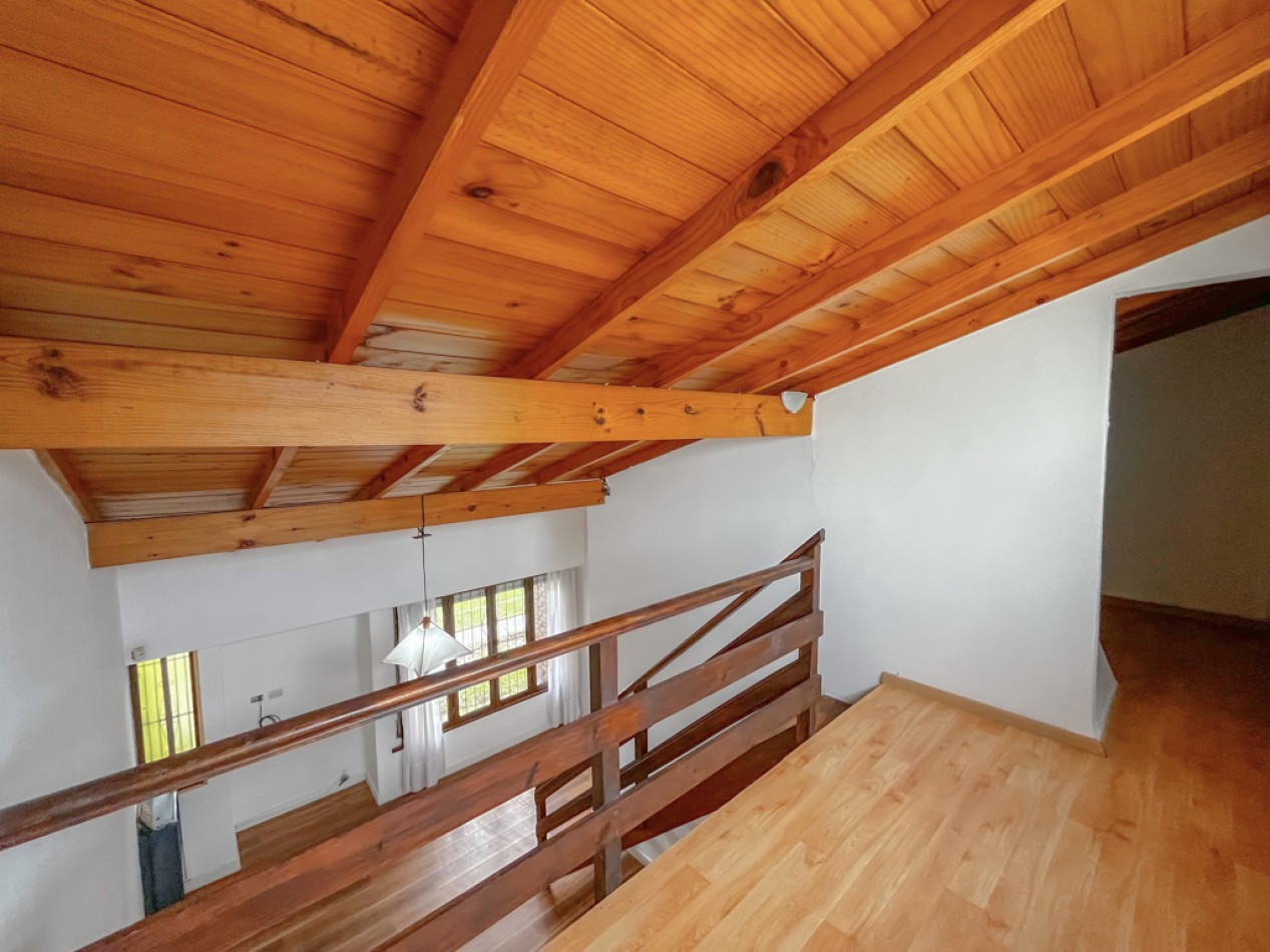 Venta casa 3 ambientes y dependencia Los Pinares