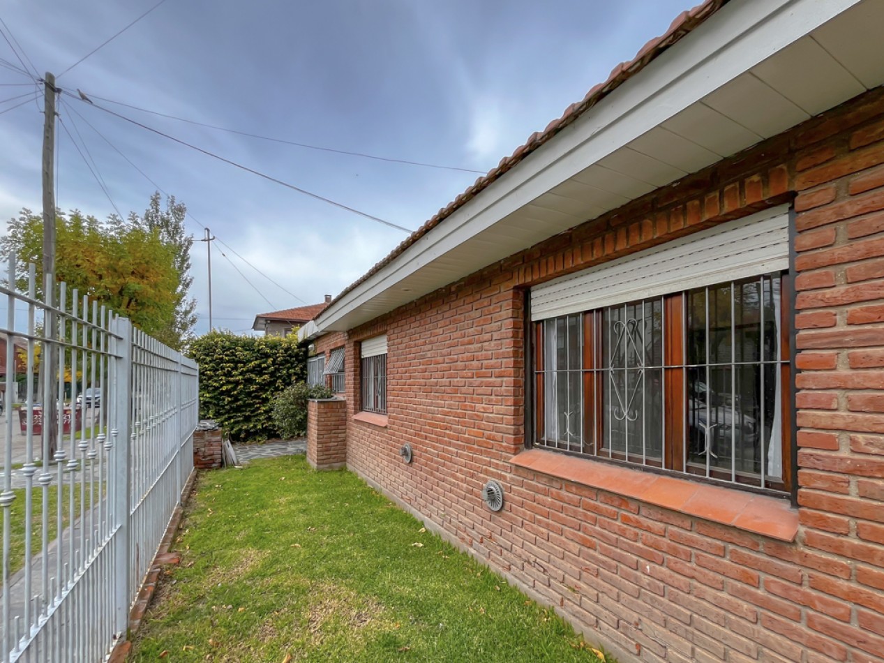 Venta casa 3 ambientes y dependencia Los Pinares