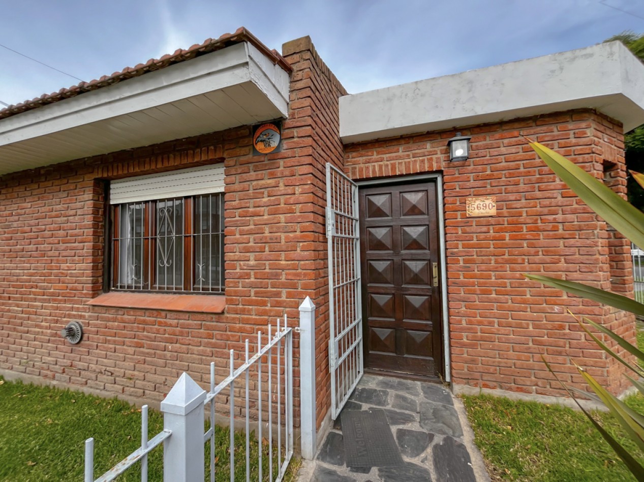 Venta casa 3 ambientes y dependencia Los Pinares