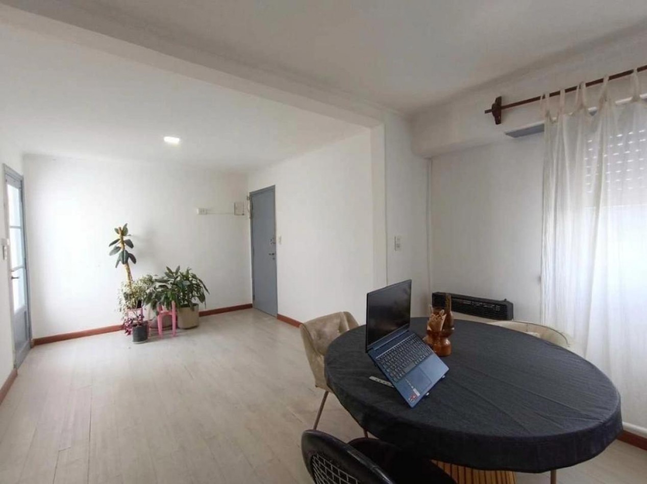 VENTA DEPARTAMENTO 3 AMBIENTES RECICLADO CON TERRAZA PROPIA Y PARRILLA