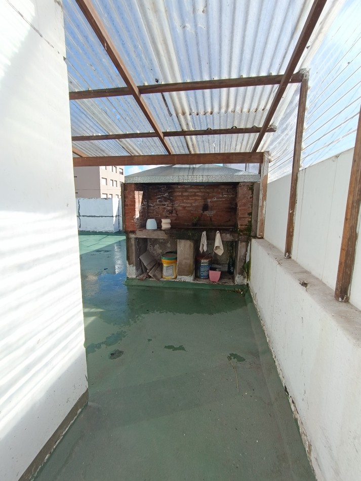 VENTA DEPARTAMENTO 3 AMBIENTES RECICLADO CON TERRAZA PROPIA Y PARRILLA