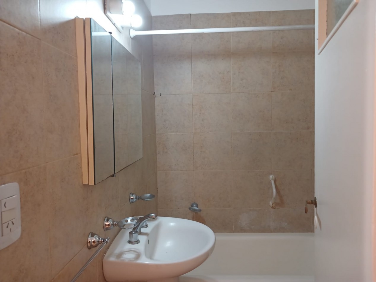 Venta Departamento 2 ambientes dependencia y balcon a la calle