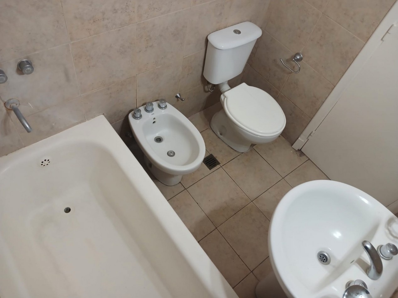 Venta Departamento 2 ambientes dependencia y balcon a la calle