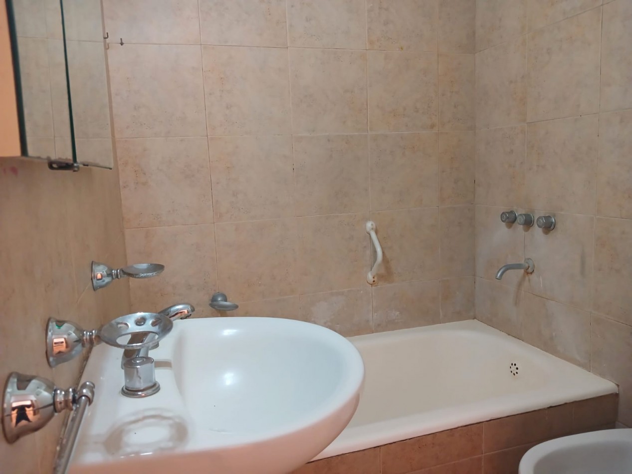 Venta Departamento 2 ambientes dependencia y balcon a la calle