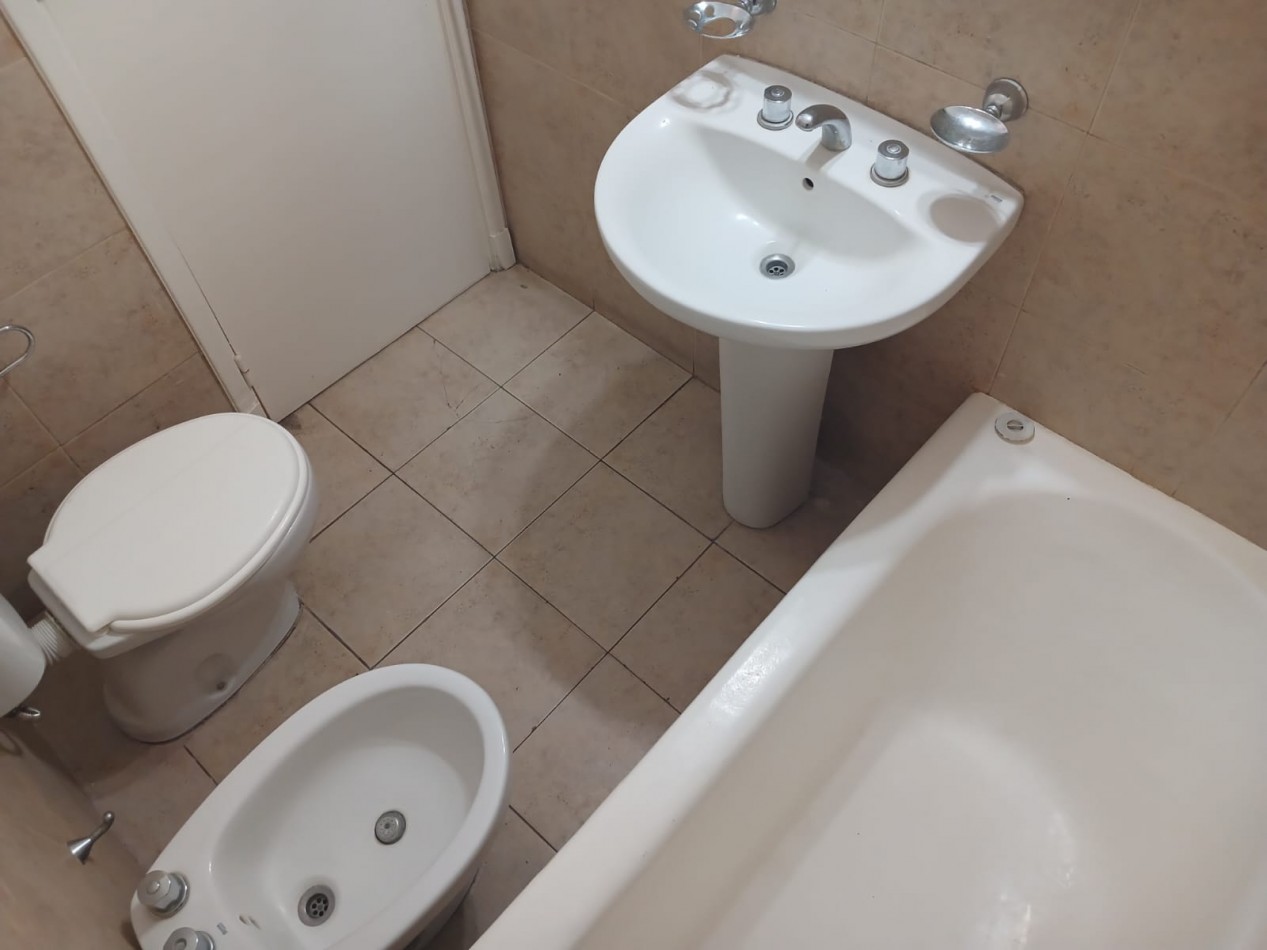 Venta Departamento 2 ambientes dependencia y balcon a la calle