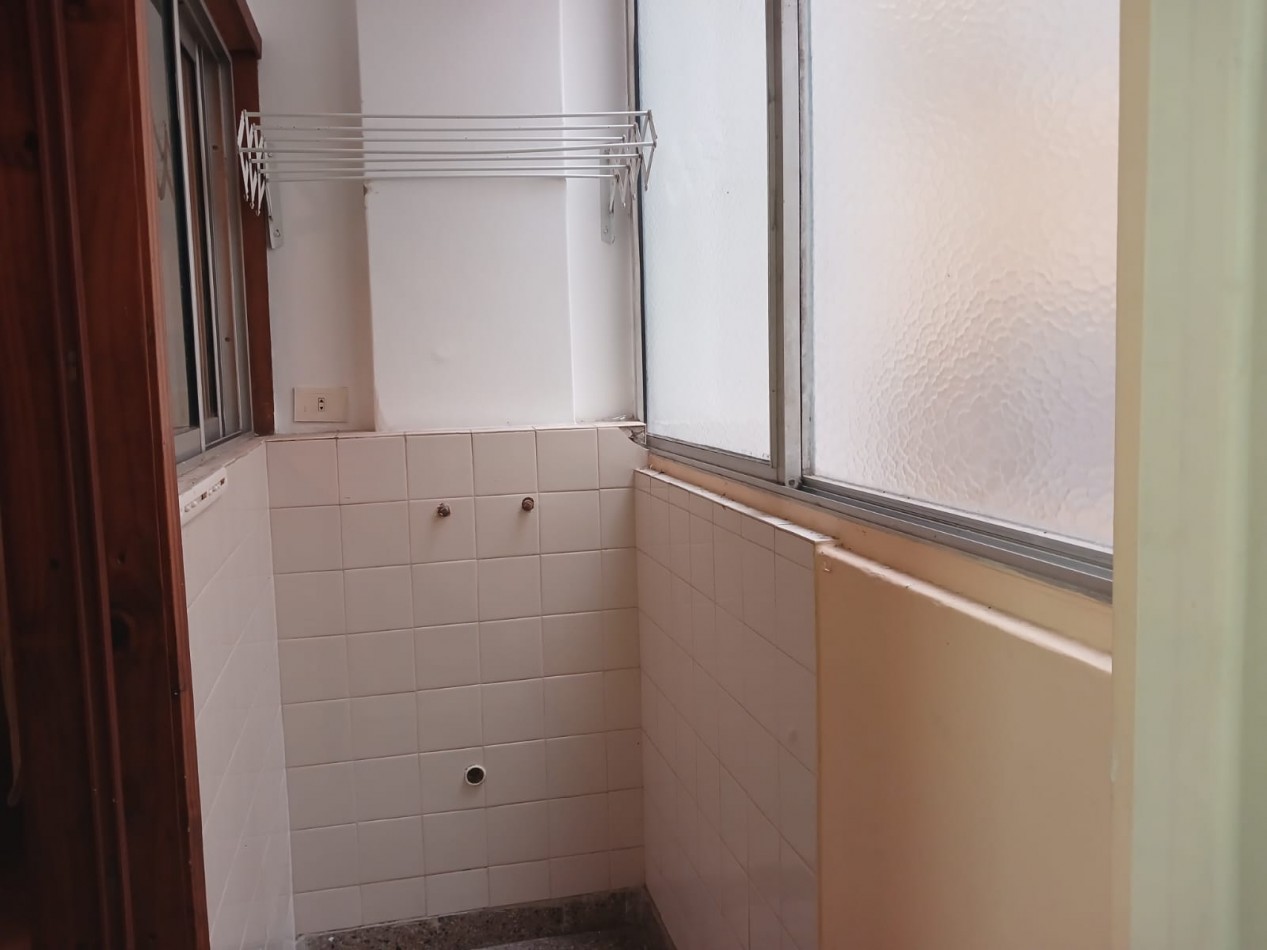 Venta Departamento 2 ambientes dependencia y balcon a la calle