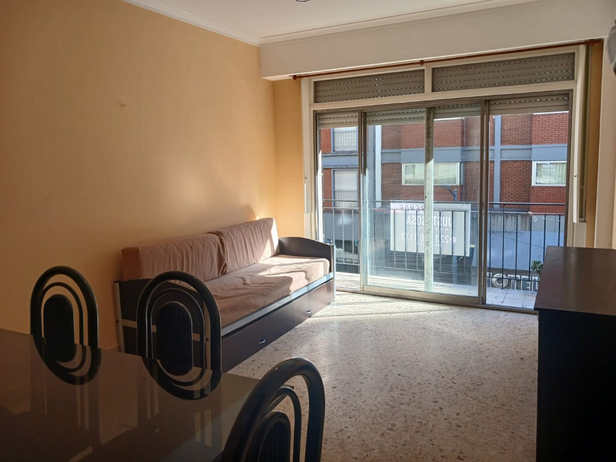 Venta Departamento 2 ambientes dependencia y balcon a la calle