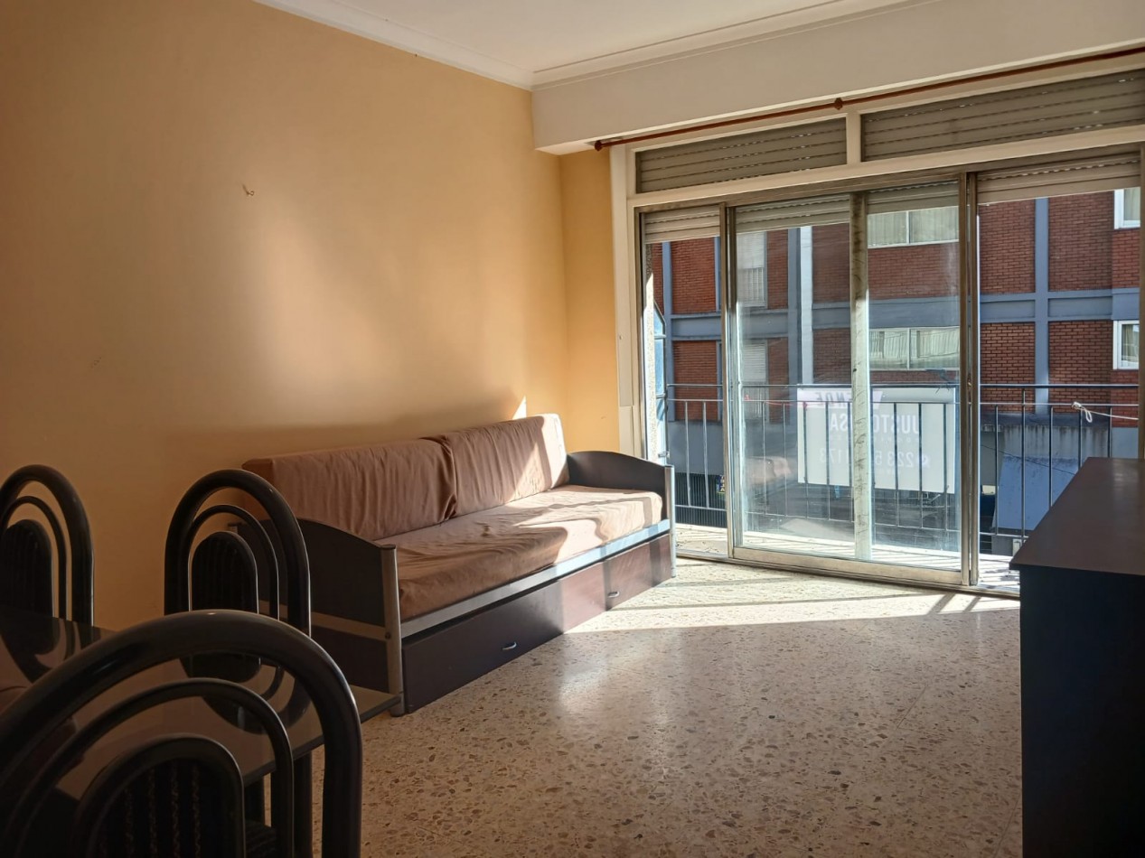 Venta Departamento 2 ambientes dependencia y balcon a la calle