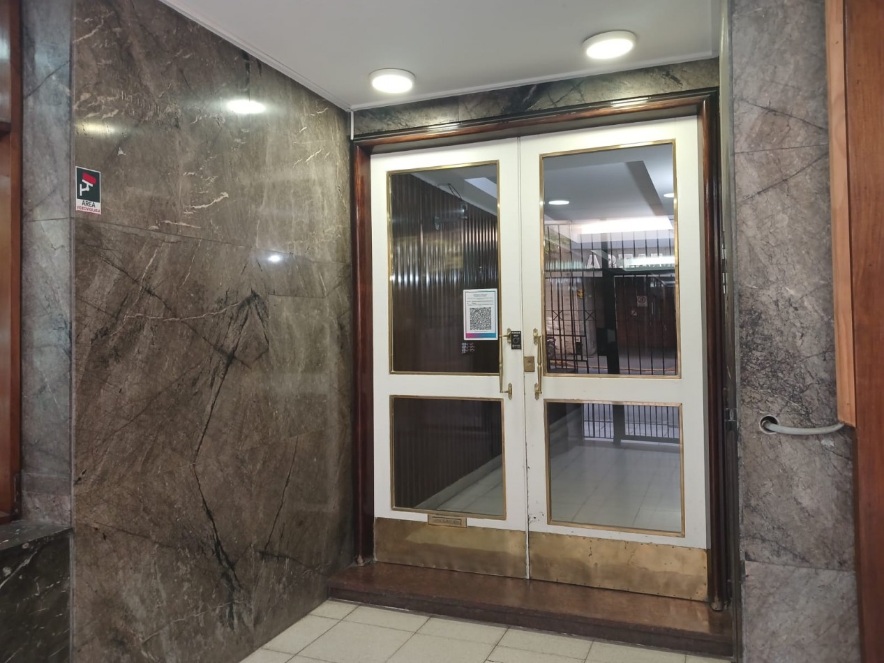 Venta Departamento 2 ambientes dependencia y balcon a la calle