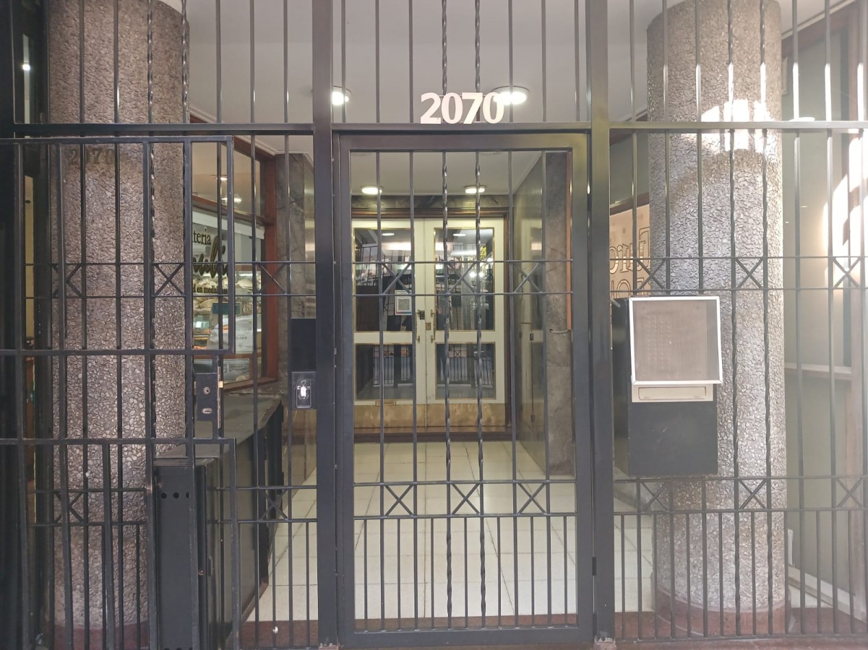 Venta Departamento 2 ambientes dependencia y balcon a la calle