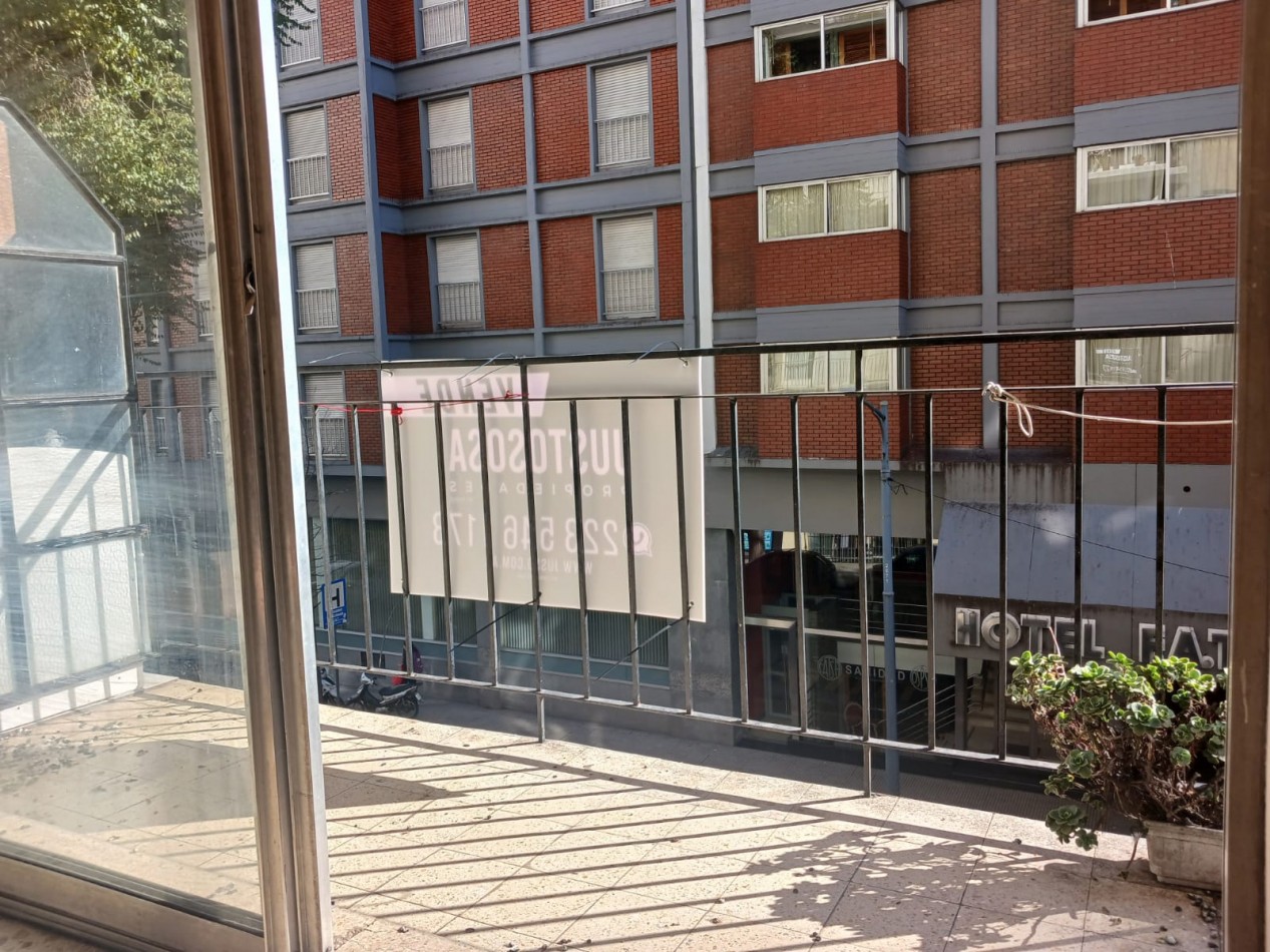 Venta Departamento 2 ambientes dependencia y balcon a la calle