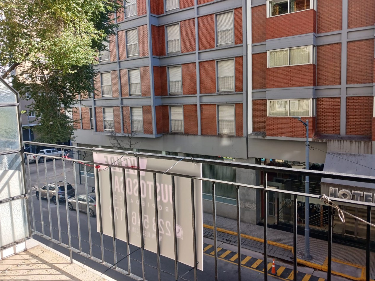 Venta Departamento 2 ambientes dependencia y balcon a la calle