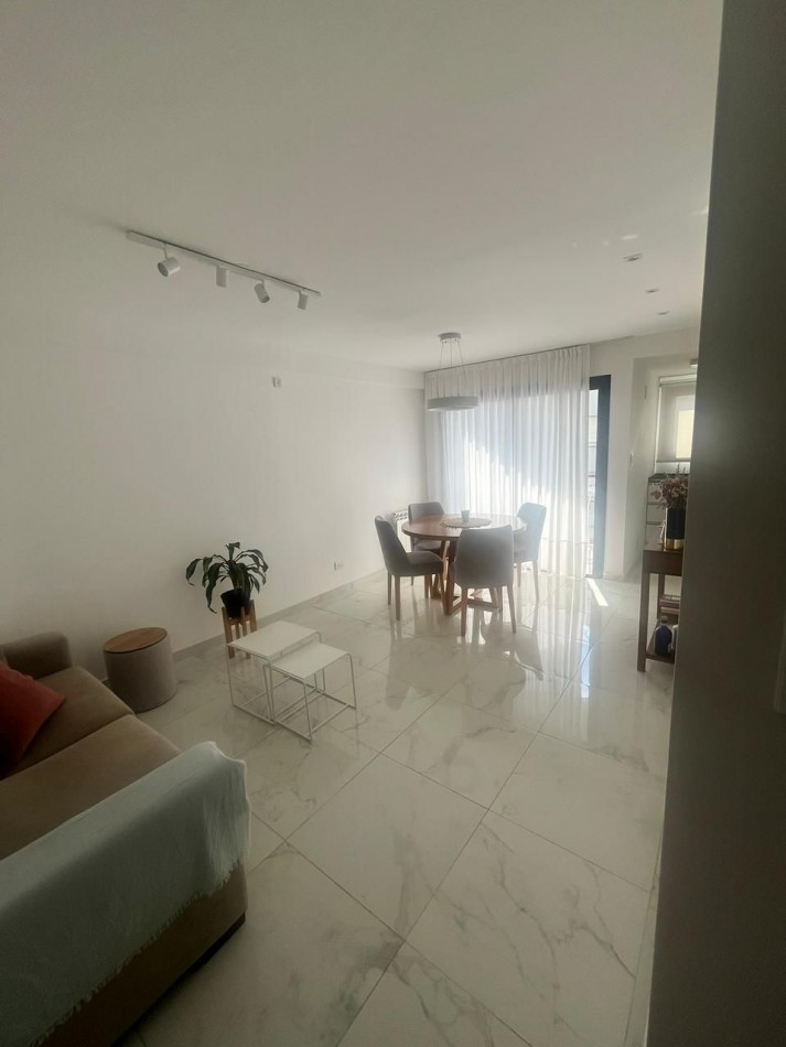 Venta Departamento 2 ambientes al frente con balcon, La Perla