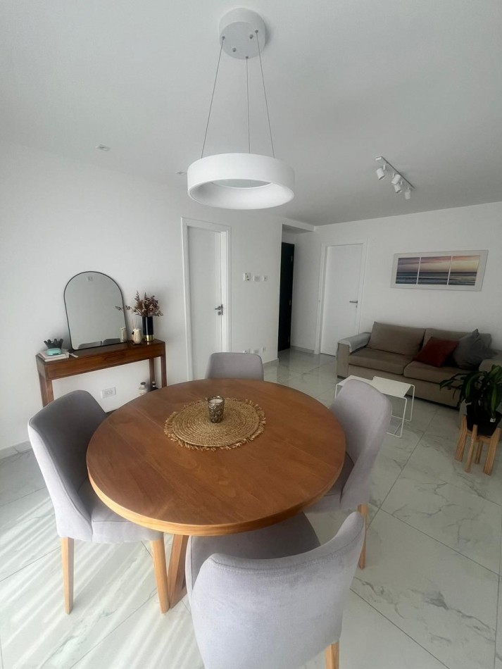 Venta Departamento 2 ambientes al frente con balcon, La Perla