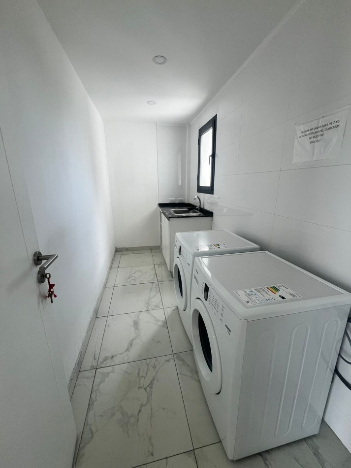 Venta Departamento 2 ambientes al frente con balcon, La Perla
