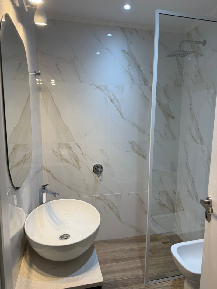VENTA DEPARTAMENTO 3 AMBIENTES RECICLADO A LA CALLE CON BALCON AVENIDA COLON ZONA GUEMES