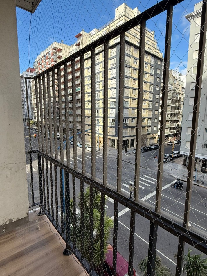 VENTA DEPARTAMENTO 3 AMBIENTES RECICLADO A LA CALLE CON BALCON AVENIDA COLON ZONA GUEMES