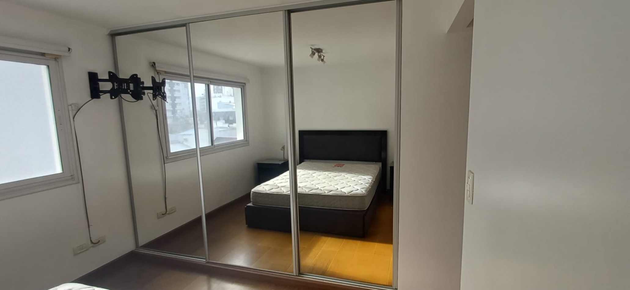 DEPARTAMENTO 2 AMBIENTES AL FRENTE CON COCHERA - BOLIVAR Y MITRE