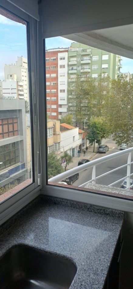 DEPARTAMENTO 2 AMBIENTES AL FRENTE CON COCHERA - BOLIVAR Y MITRE