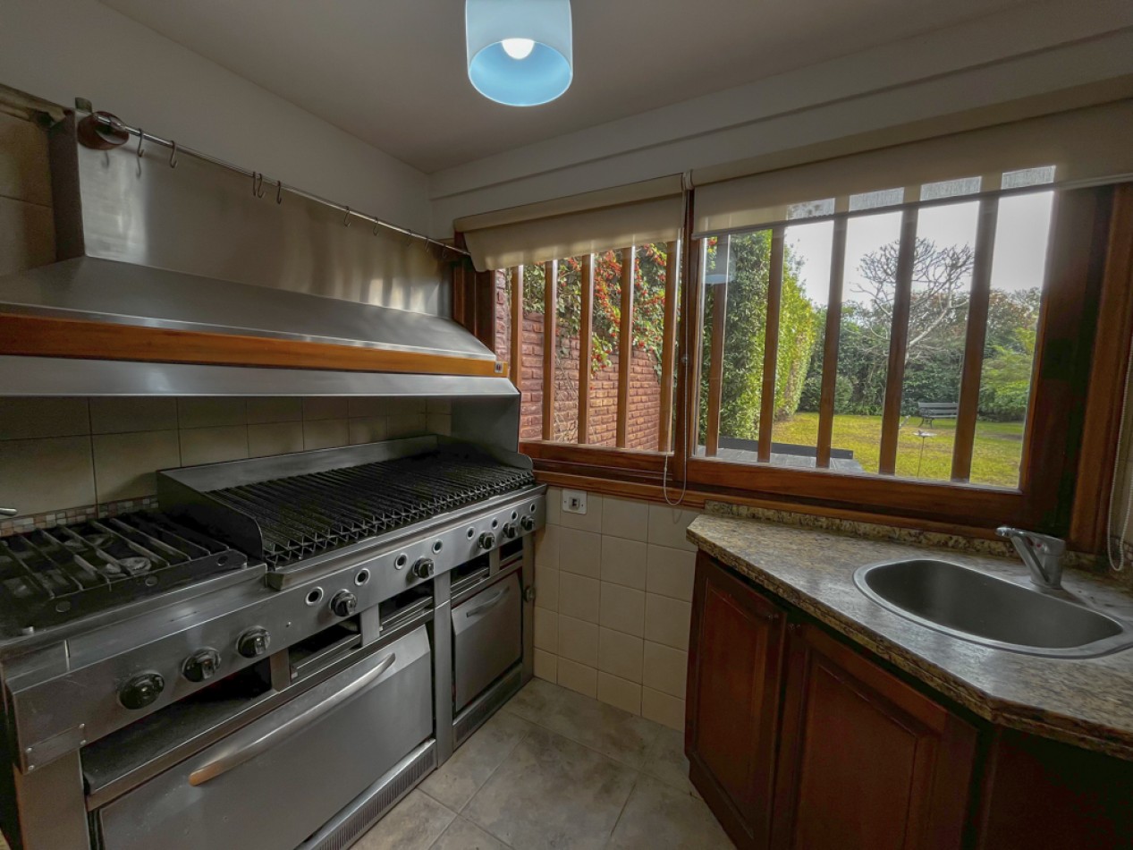 VENTA CASA 4 AMBIENTES BARRIO STELLA MARIS GRAN PARQUE A CUADRAS DEL MAR