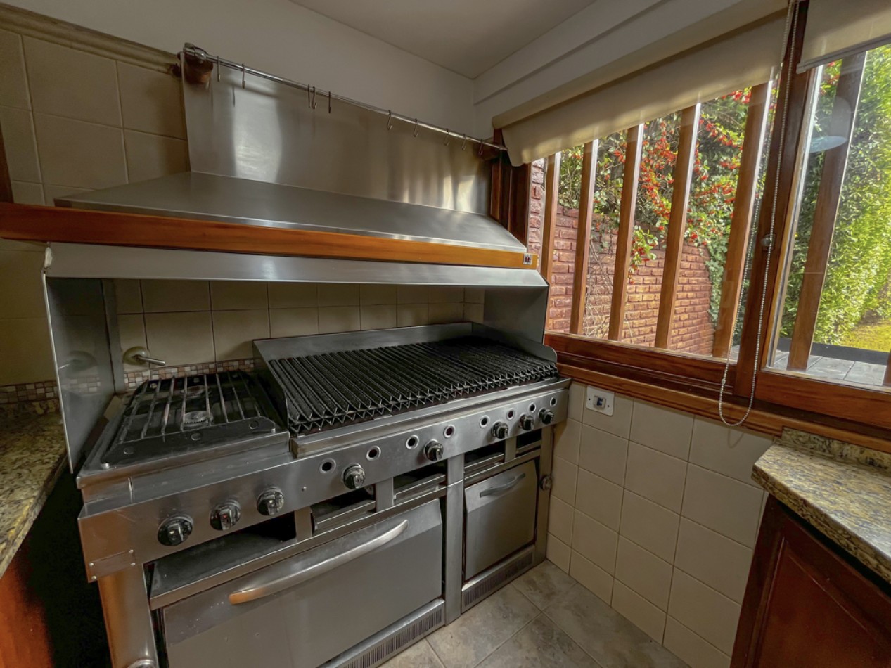 VENTA CASA 4 AMBIENTES BARRIO STELLA MARIS GRAN PARQUE A CUADRAS DEL MAR