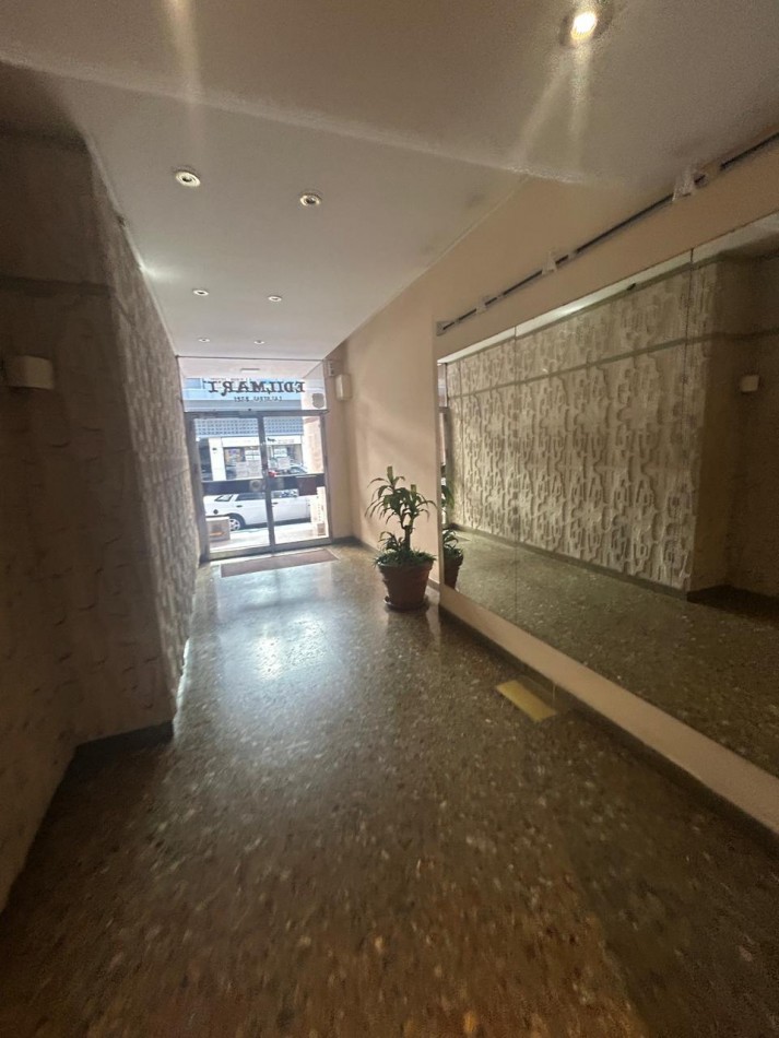 VENTA DEPARTAMENTO 2 AMBIENTES RECICLADO INVERTIDO CON BALCON A LA CALLE ZONA ALDREY