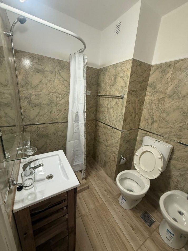 VENTA DEPARTAMENTO 2 AMBIENTES RECICLADO INVERTIDO CON BALCON A LA CALLE ZONA ALDREY