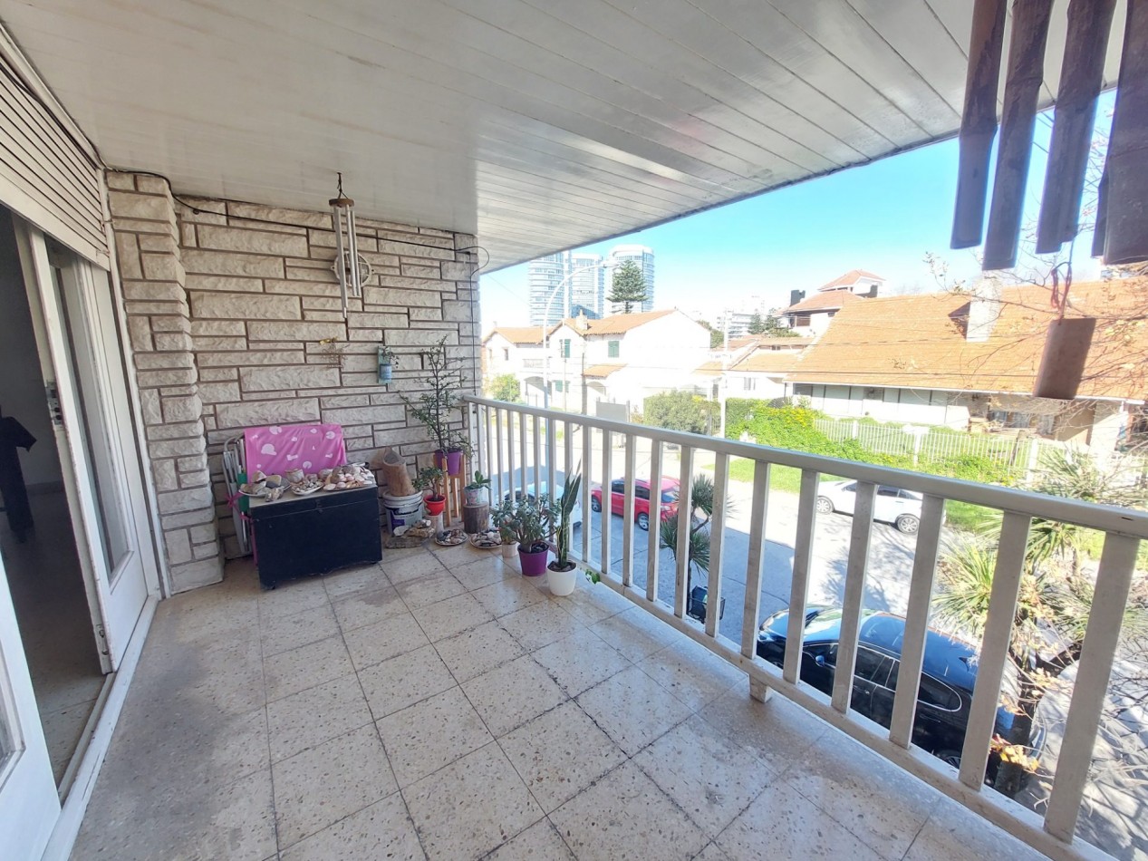PH 3 dormitorios con balcon y cochera.