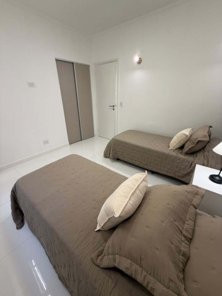 DEPARTAMENTO 3 AMB A LA CALLE CON BALCON RECICLADO  2 BAÑOS CENTRO